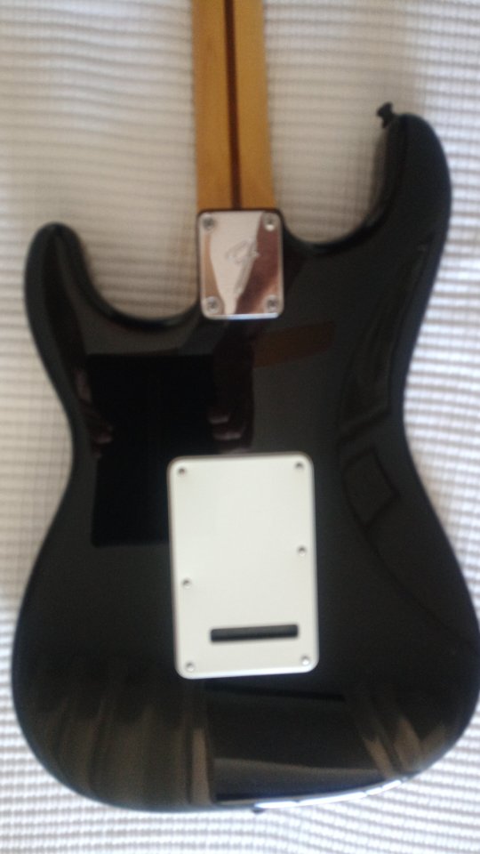 Guitarra Fender Stratocaster de segunda mano · Foto 3 de 10 · Huelva · 720 €