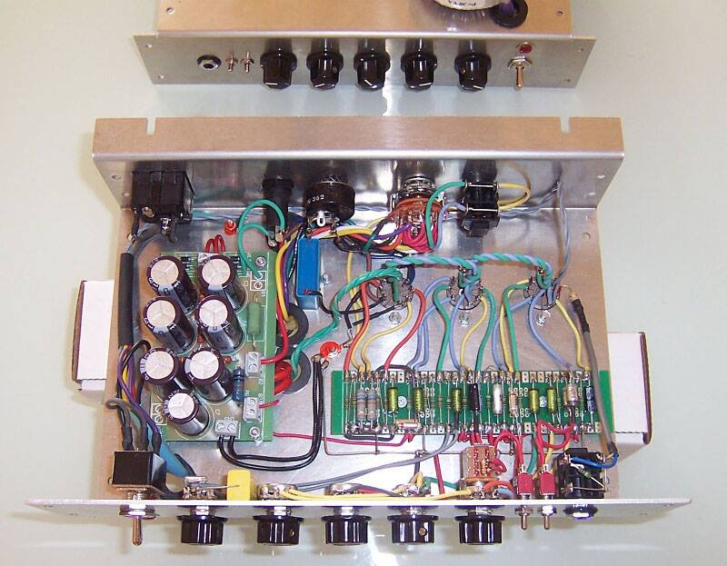 Ampli de 1'3w fabricado a mano por Pedro Vecino + Pedal Booster (NO CAMBIO) de segunda mano · Foto 4 de 6 · Murcia · 600 €