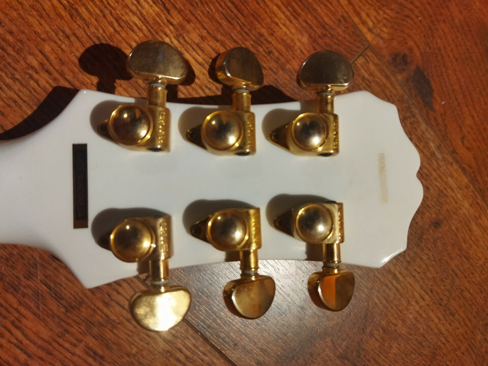 Guitarra Epihopne Les Paul Custom de segunda mano · Foto 4 de 5 · Madrid · 575 €