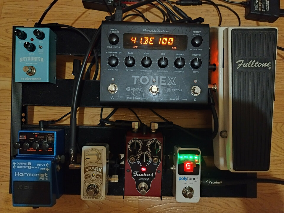 Tonex Pedal por Harley Benton Modern Plus