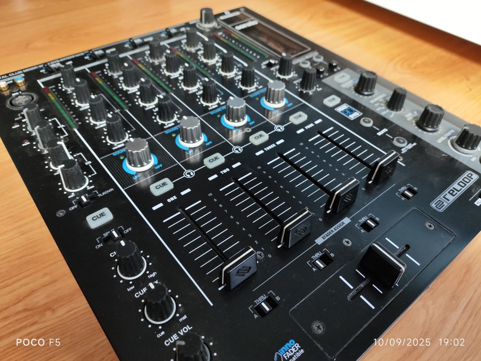 Mesa de mezclas Reloop Digital Club RMX 90 DVS. Dj