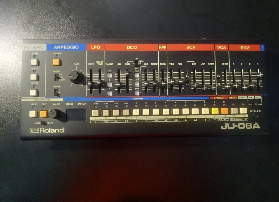 Roland JU-06A de segunda mano · Foto 1 de 3 · Barcelona · 350 €