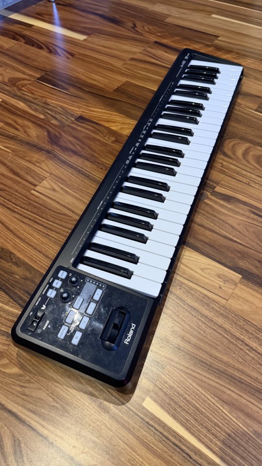 Roland A-49 Controlador MIDI USB en color negro. de segunda mano · Foto 6 de 6 · Barcelona · 145 €