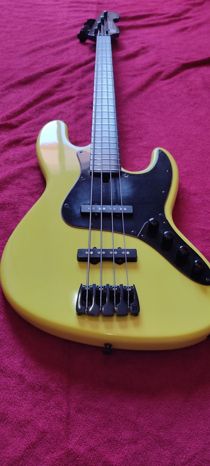 Pinta tu Bajo Eléctrico! de segunda mano · Foto 8 de 10 · Cantabria · 250 €