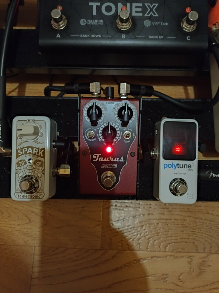 Tonex Pedal por Harley Benton Modern Plus