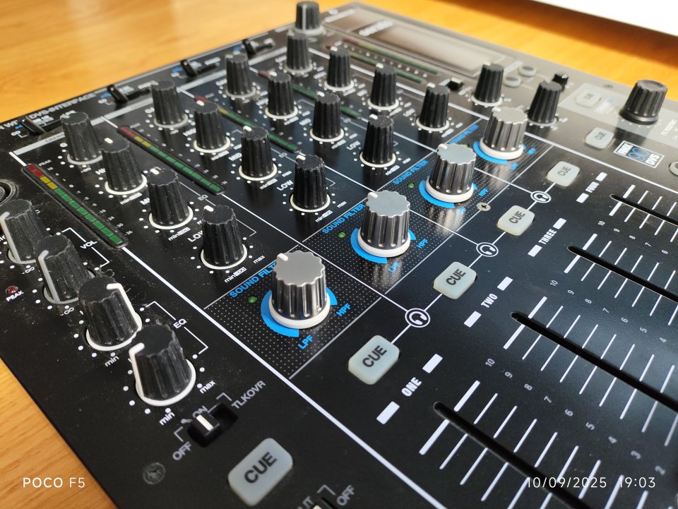 Mesa de mezclas Reloop Digital Club RMX 90 DVS. Dj