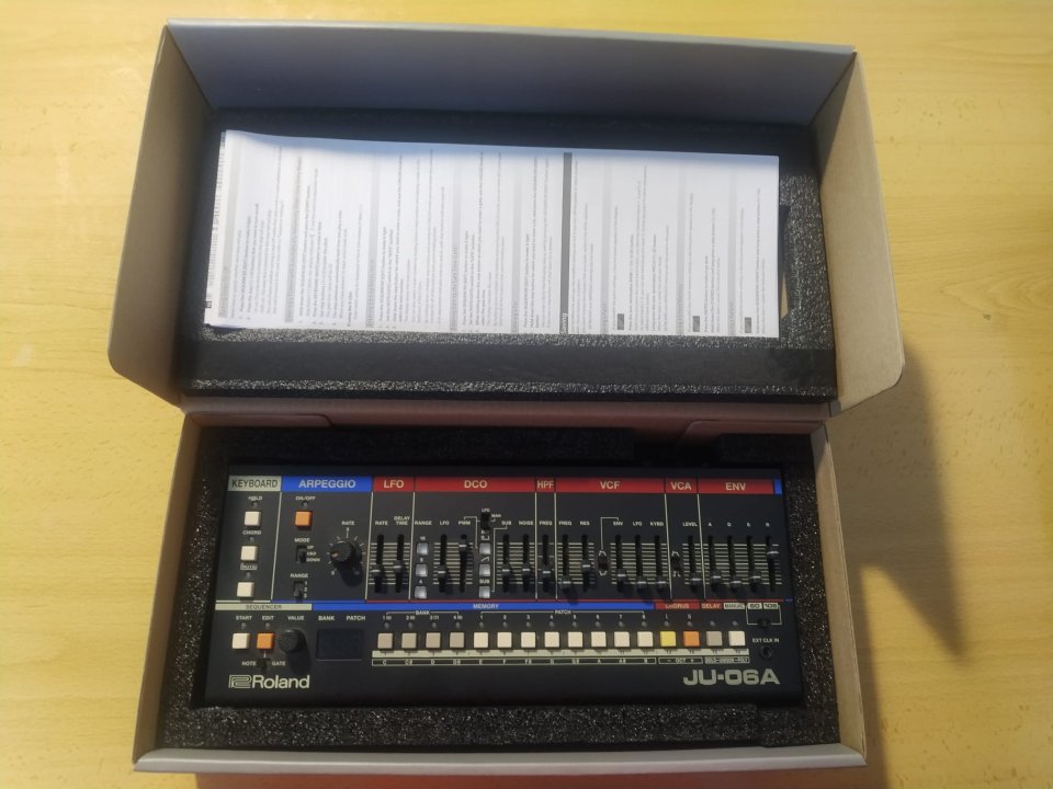 Roland JU-06A de segunda mano · Foto 2 de 3 · Barcelona · 350 €