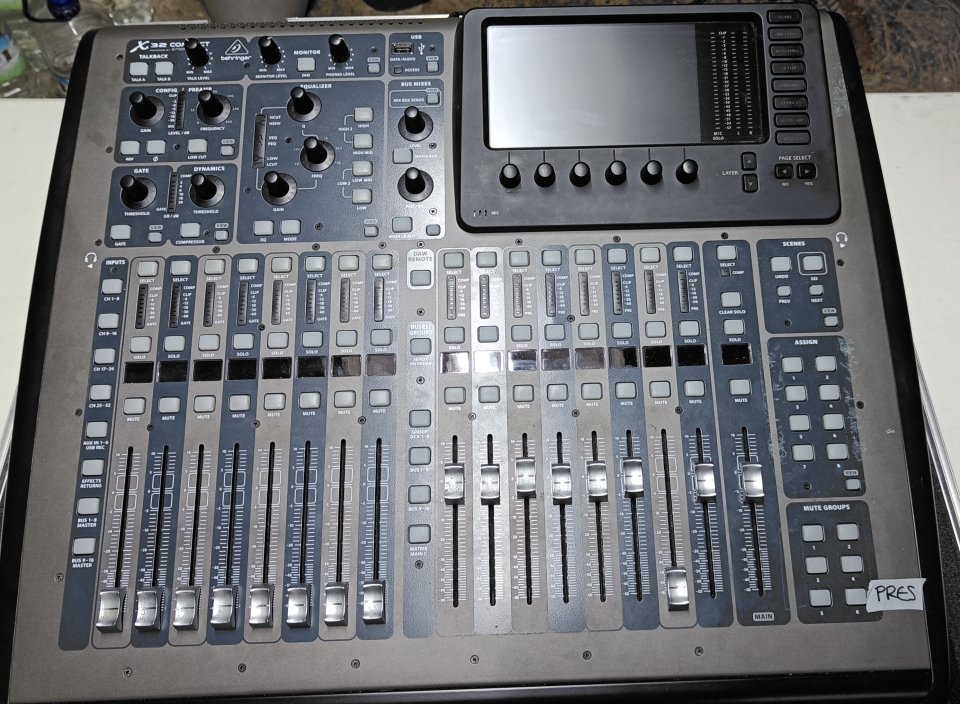 Venta equipo de sonido e iluminación.