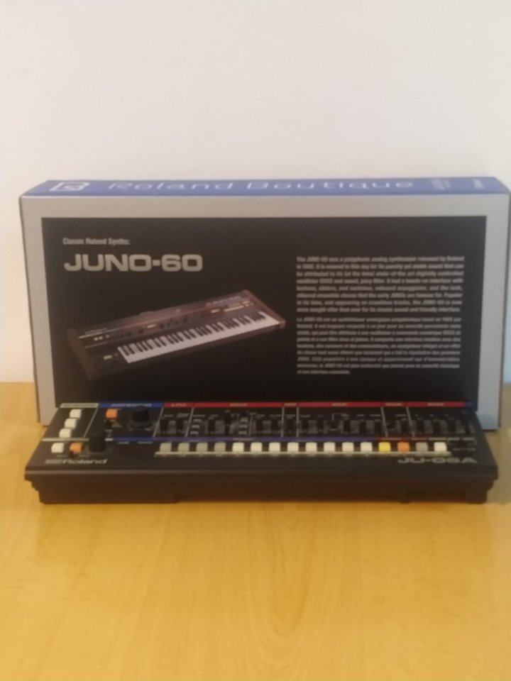 Roland JU-06A de segunda mano · Foto 3 de 3 · Barcelona · 350 €