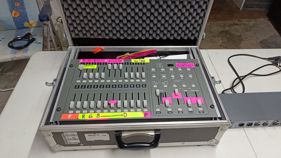 Venta equipo de sonido e iluminación.