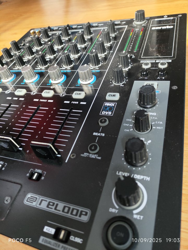 Mesa de mezclas Reloop Digital Club RMX 90 DVS. Dj