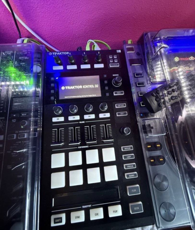 Traktor Kontrol D2 (Par)
