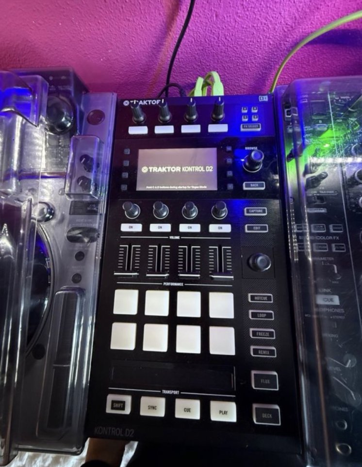 Traktor Kontrol D2 (Par)