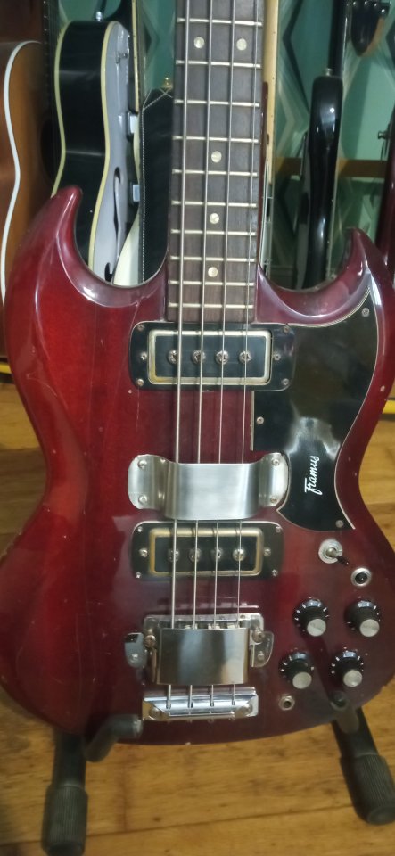 Bajo eléctrico Framus