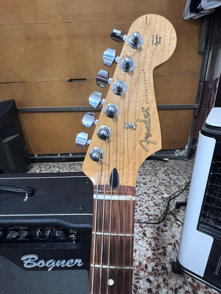 Fender Stratocaster Player II por Ibanez RG