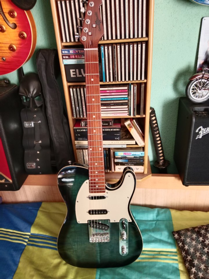 VARIAS GUITARRAS de segunda mano · Foto 7 de 10 · Madrid · 200 €