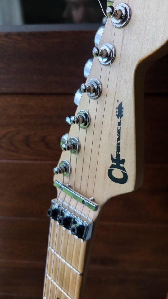 Cambio mi Charvel San Dimas