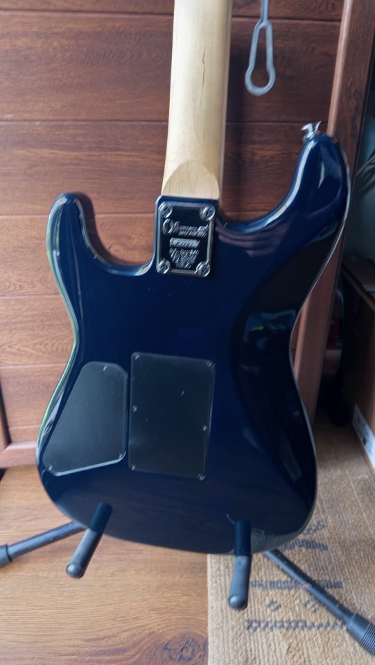 Cambio mi Charvel San Dimas