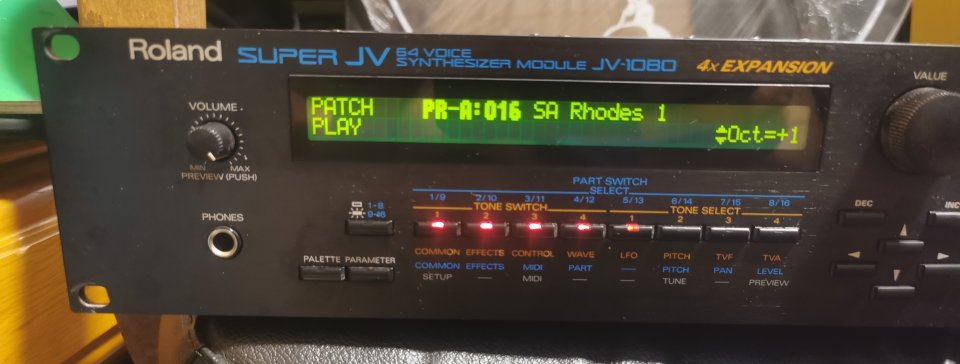 Roland JV1080 de segunda mano · Foto 1 de 3 · Madrid · 200 €