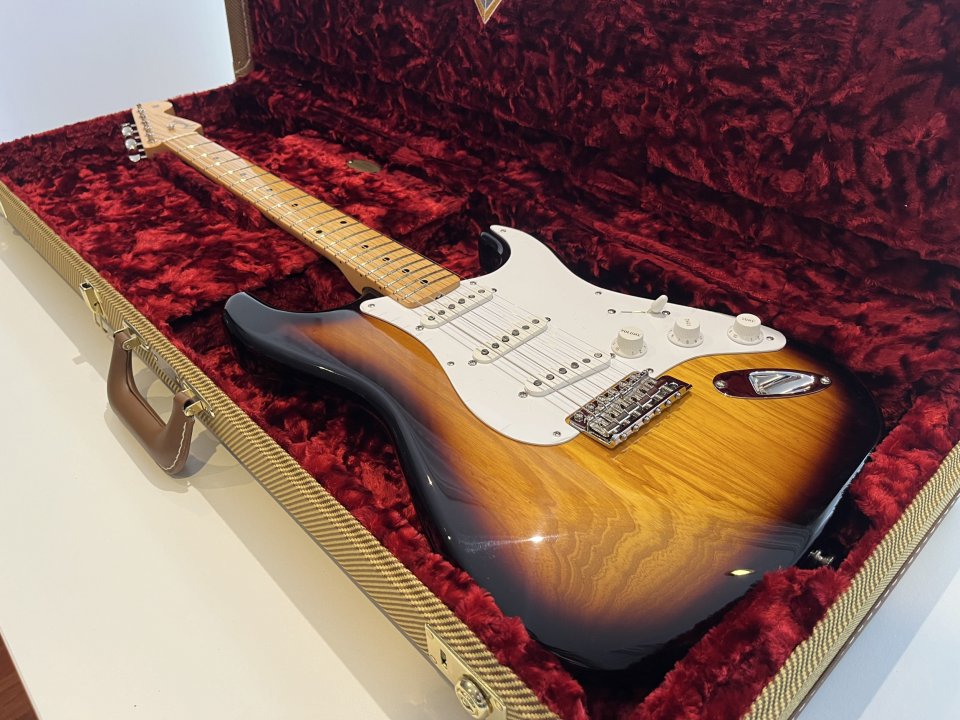 Fender Custom Shop '55 Stratocaster NOS 2TSB – Sunburst 2023 de segunda mano · Foto 1 de 10 · Madrid · 3350 €