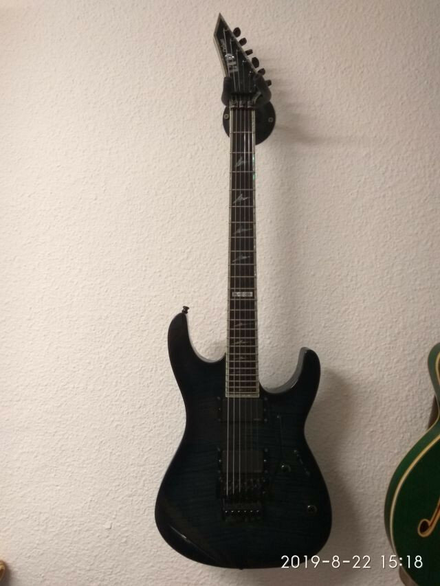 Varias guitarras por una