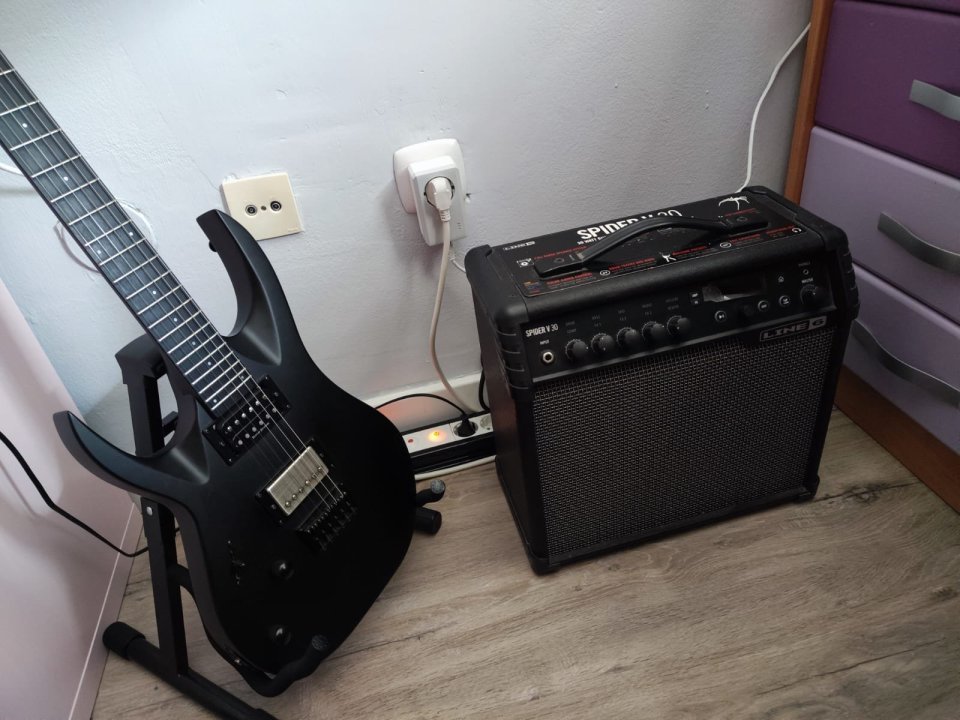 S by Solar Zurdos + amp. Line6 Spider V30