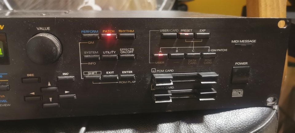 Roland JV1080 de segunda mano · Foto 2 de 3 · Madrid · 200 €