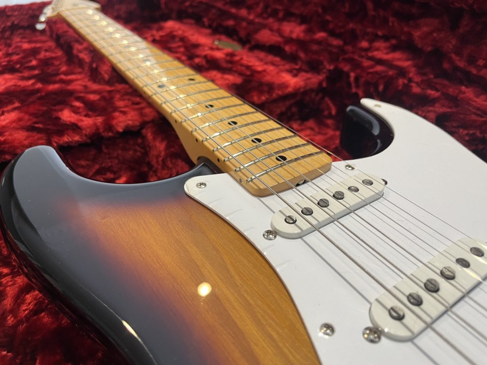 Fender Custom Shop '55 Stratocaster NOS 2TSB – Sunburst 2023 de segunda mano · Foto 2 de 10 · Madrid · 3350 €
