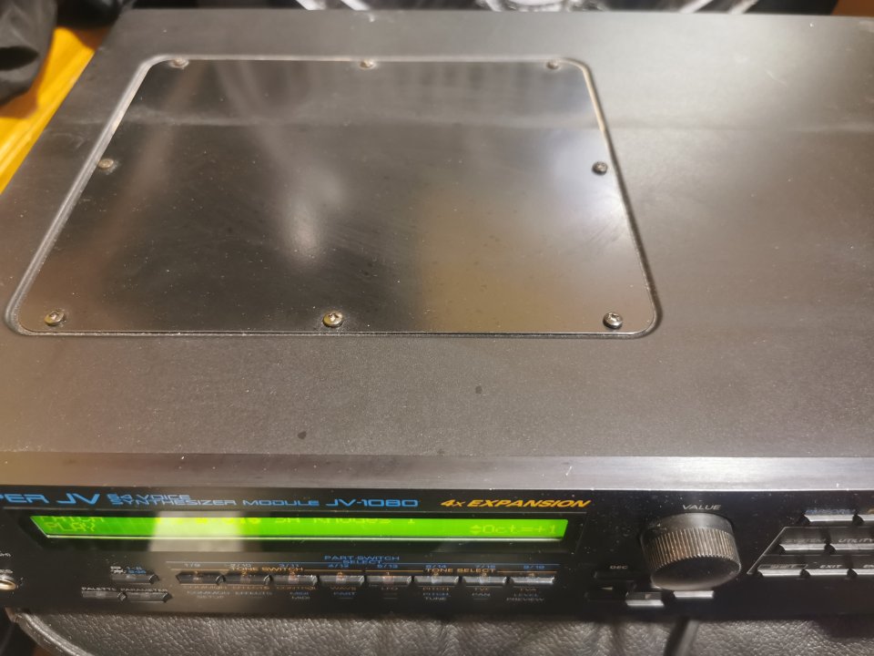Roland JV1080 de segunda mano · Foto 3 de 3 · Madrid · 200 €