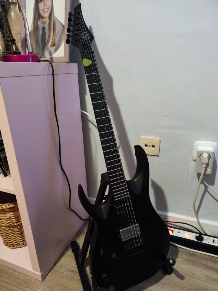 S by Solar Zurdos + amp. Line6 Spider V30