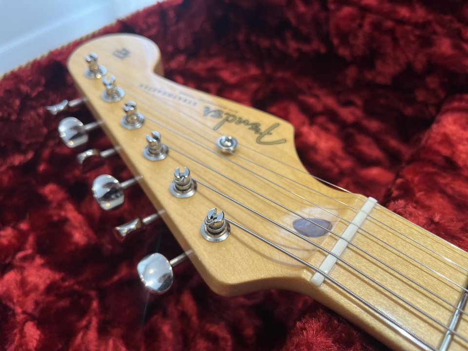 Fender Custom Shop '55 Stratocaster NOS 2TSB – Sunburst 2023 de segunda mano · Foto 4 de 10 · Madrid · 3350 €