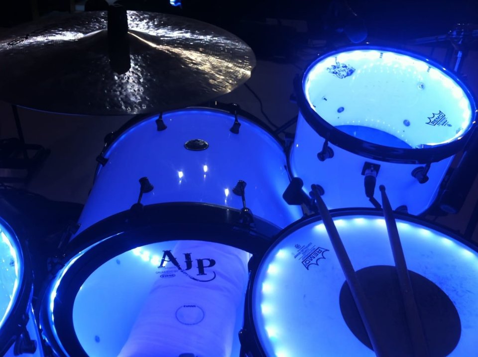 Batería AJP Custom Drums acrílica con LEDs + módulo DMX hecha a mano en USA