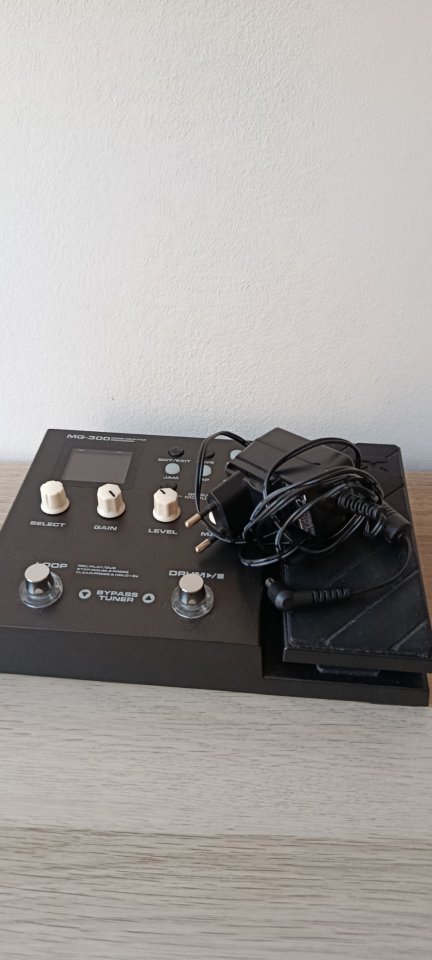 Pedalera MultiFX Nux MG300 de segunda mano · Foto 4 de 5 · Girona · 100 €