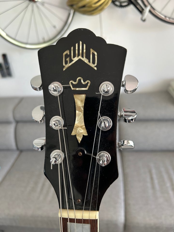 Guitarra electrica Guild Bluesbird (Korea, aprox. año 2000) de segunda mano · Foto 5 de 6 · Málaga · 460 €