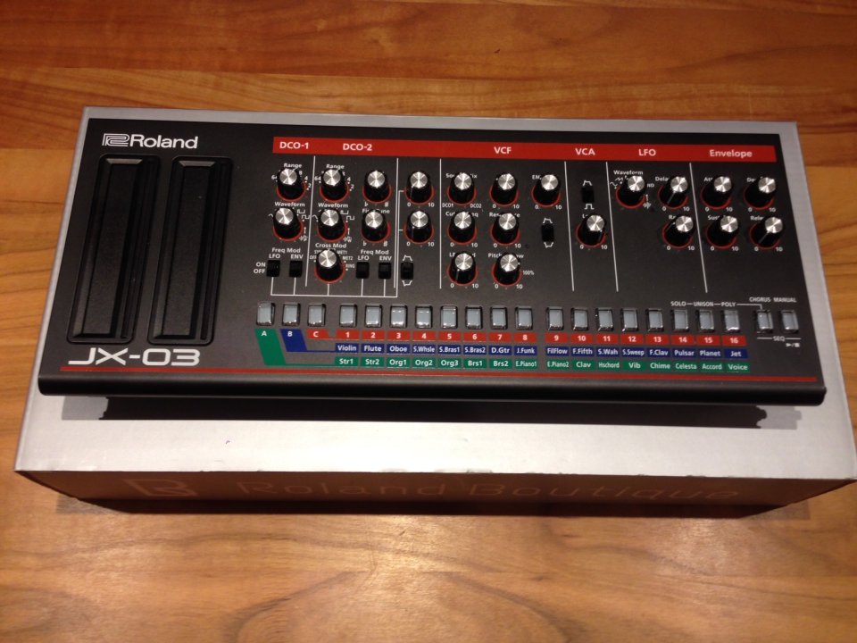 Roland Boutique JX-03 de segunda mano · Foto 1 de 2 · Madrid · 200 €