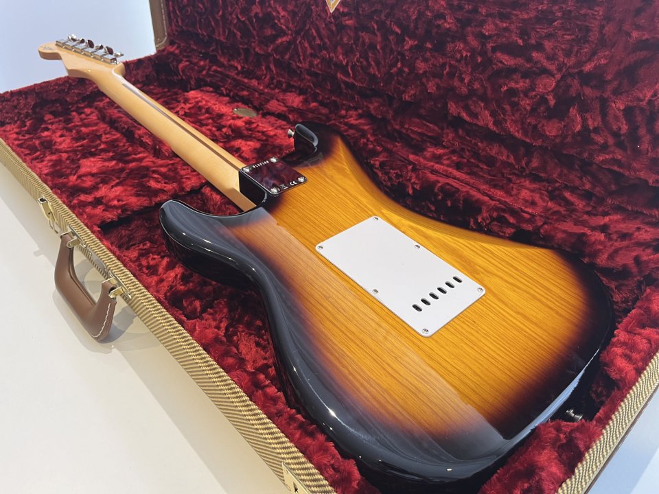 Fender Custom Shop '55 Stratocaster NOS 2TSB – Sunburst 2023 de segunda mano · Foto 7 de 10 · Madrid · 3350 €