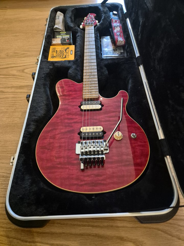 Ernie Ball Music Man Axis de segunda mano · Foto 2 de 5 · A Coruña · 2600 €