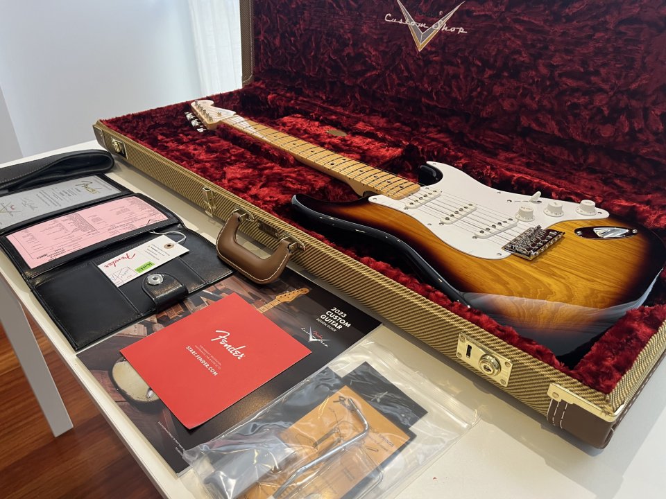 Fender Custom Shop '55 Stratocaster NOS 2TSB – Sunburst 2023 de segunda mano · Foto 8 de 10 · Madrid · 3350 €
