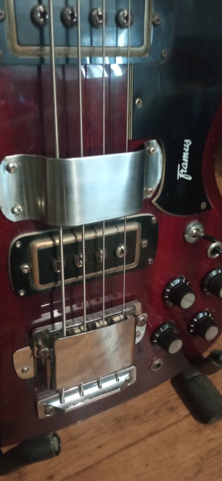 Bajo eléctrico Framus