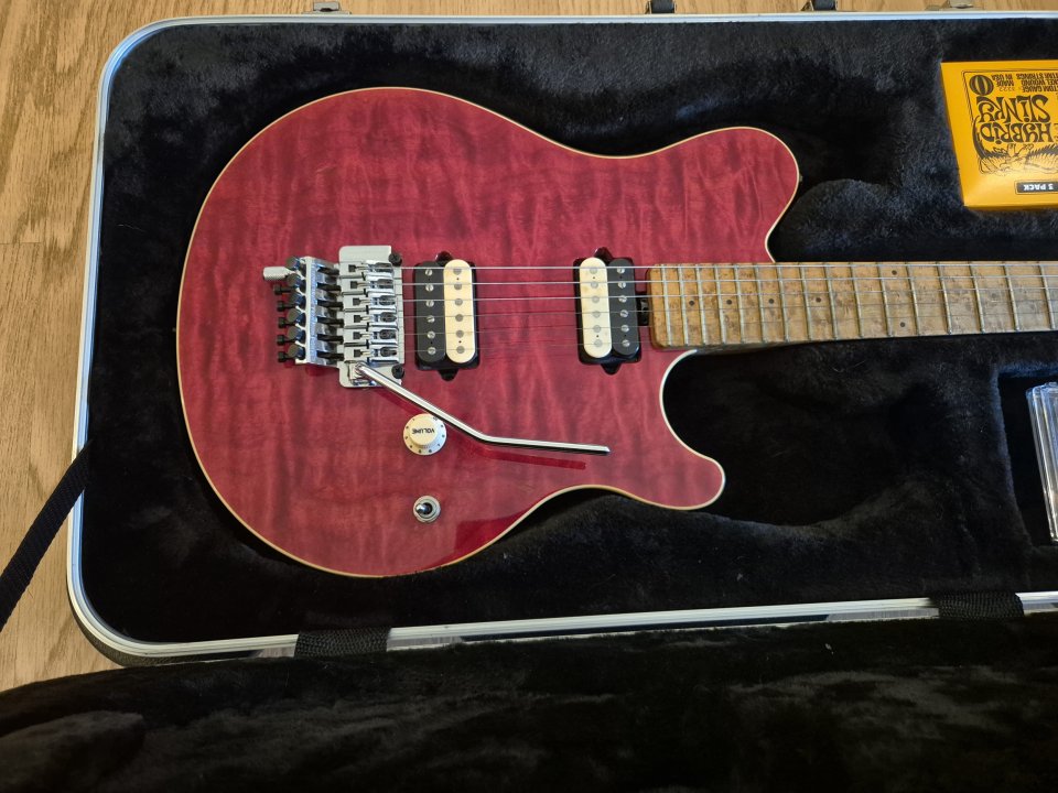 Ernie Ball Music Man Axis de segunda mano · Foto 3 de 5 · A Coruña · 2600 €