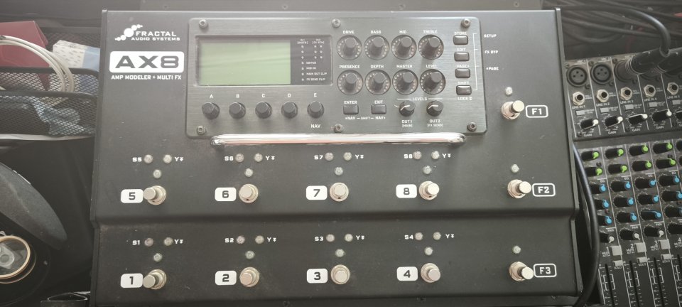 Fractal AX8 de segunda mano · Foto 1 de 2 · Málaga · 600 €