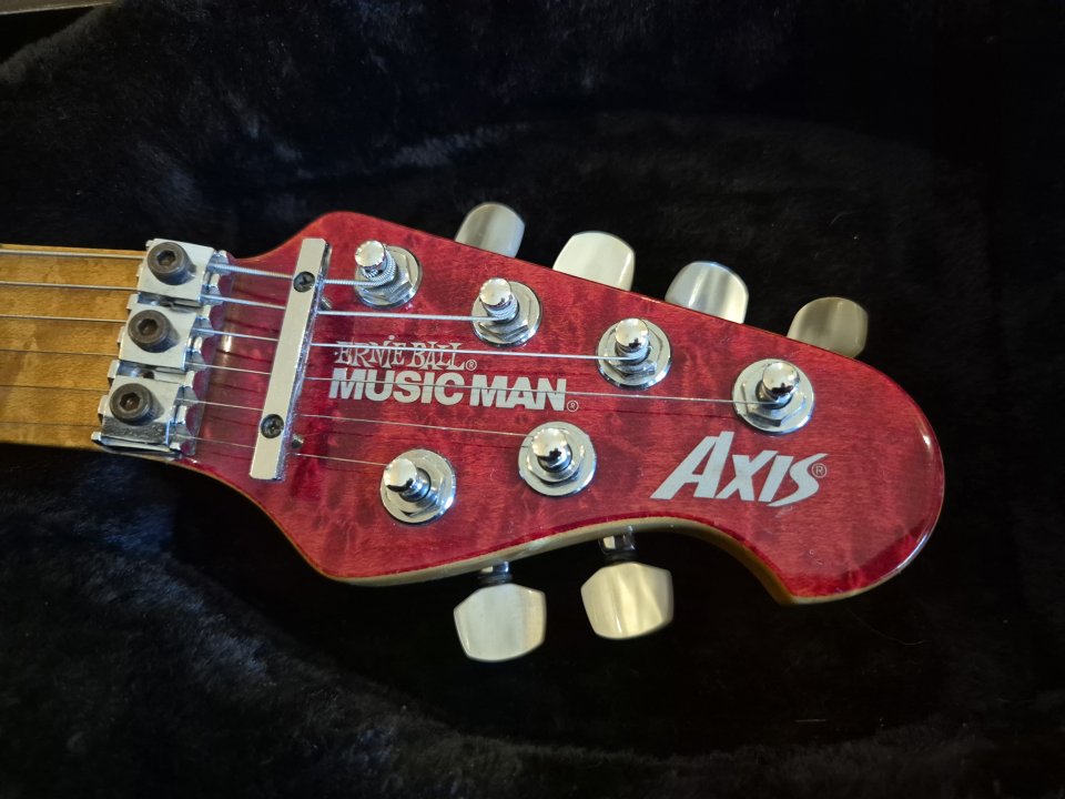 Ernie Ball Music Man Axis de segunda mano · Foto 5 de 5 · A Coruña · 2600 €