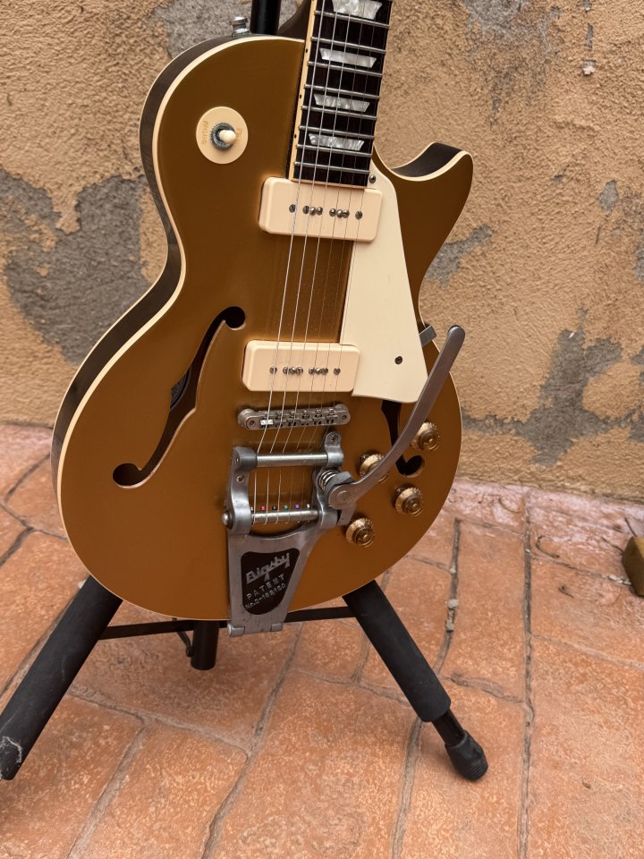 GIBSON ES LES PAUL Goldtop,bigsby, pickups dogville de segunda mano · Foto 2 de 6 · Barcelona · 3100 €