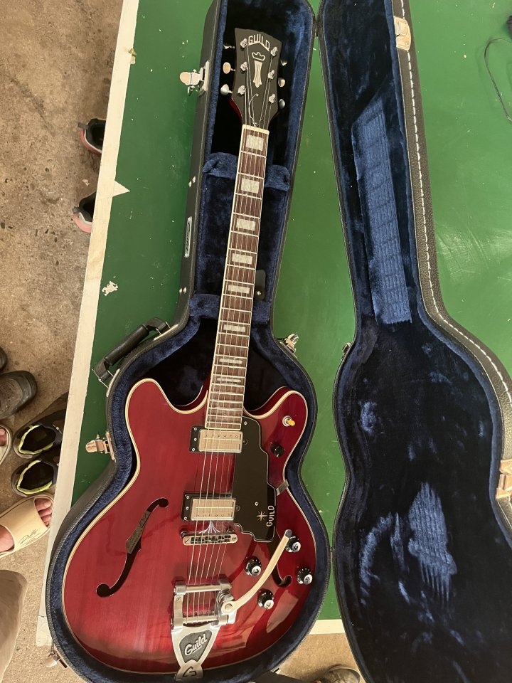 Guitarra GUILD STARFIRE V BIGSBY de segunda mano · Foto 1 de 3 · Lleida · 980 €