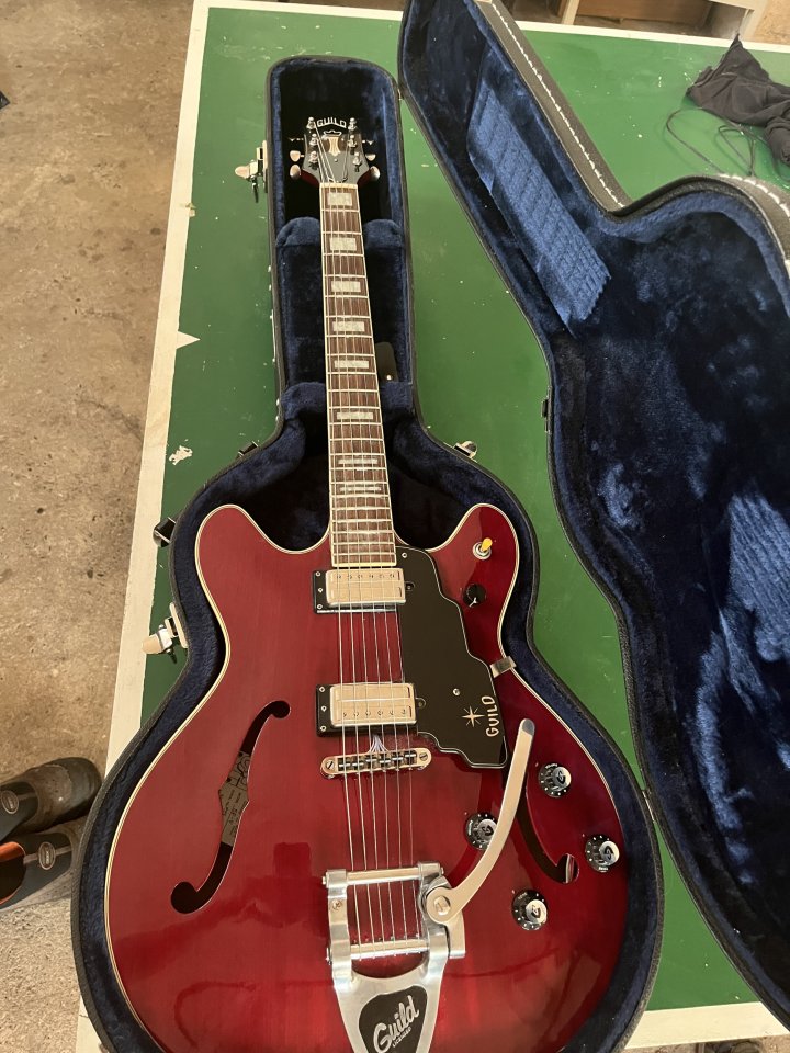 Guitarra GUILD STARFIRE V BIGSBY de segunda mano · Foto 3 de 3 · Lleida · 980 €