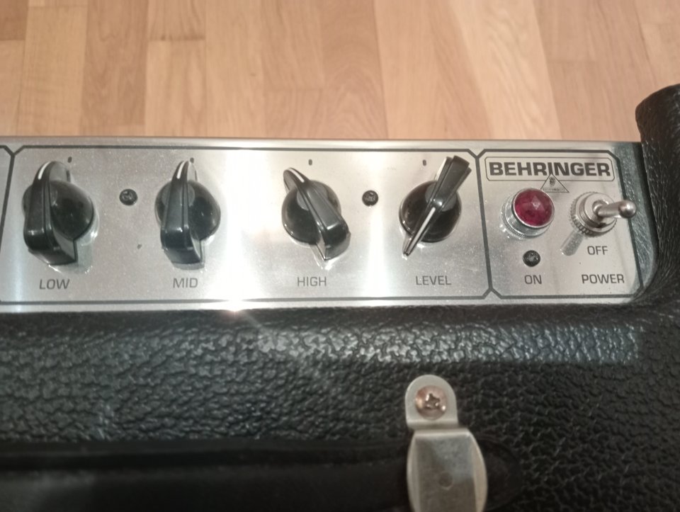 Behringer Vintager GM 110 Amplificador Guitarra