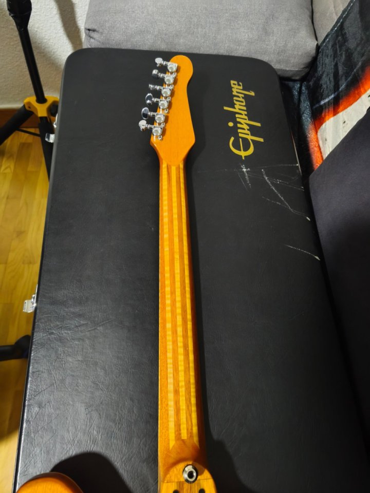 Firebird de luthier con pastillas ballestone