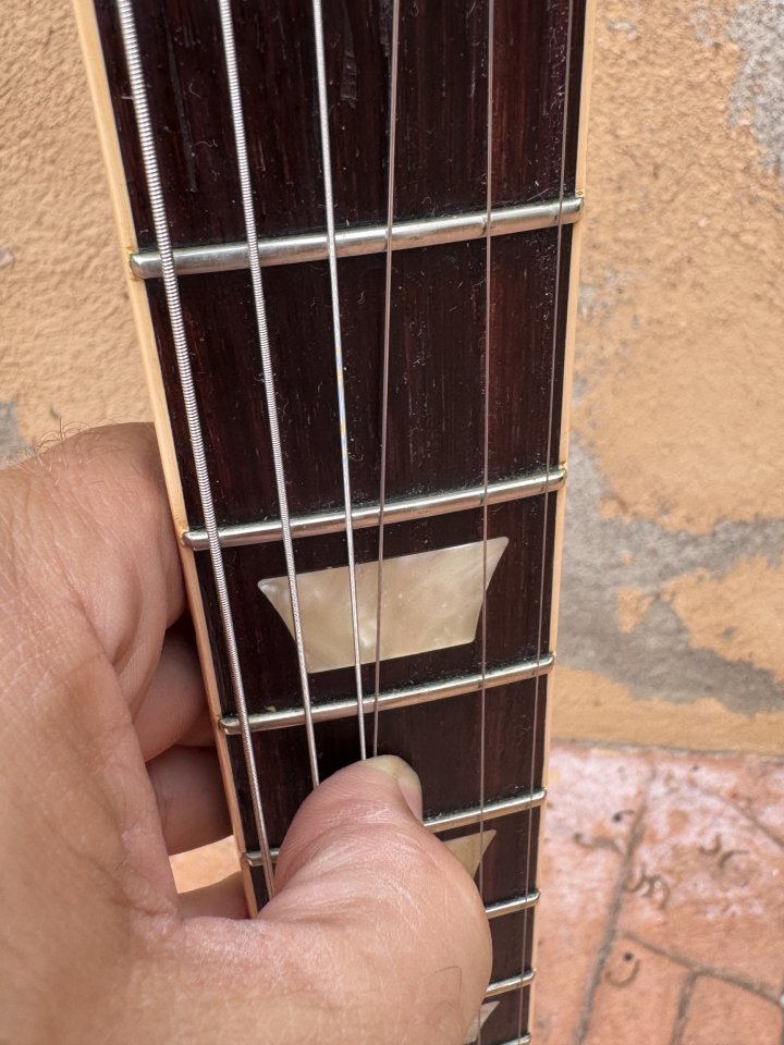 GIBSON ES LES PAUL Goldtop,bigsby, pickups dogville de segunda mano · Foto 6 de 6 · Barcelona · 3100 €
