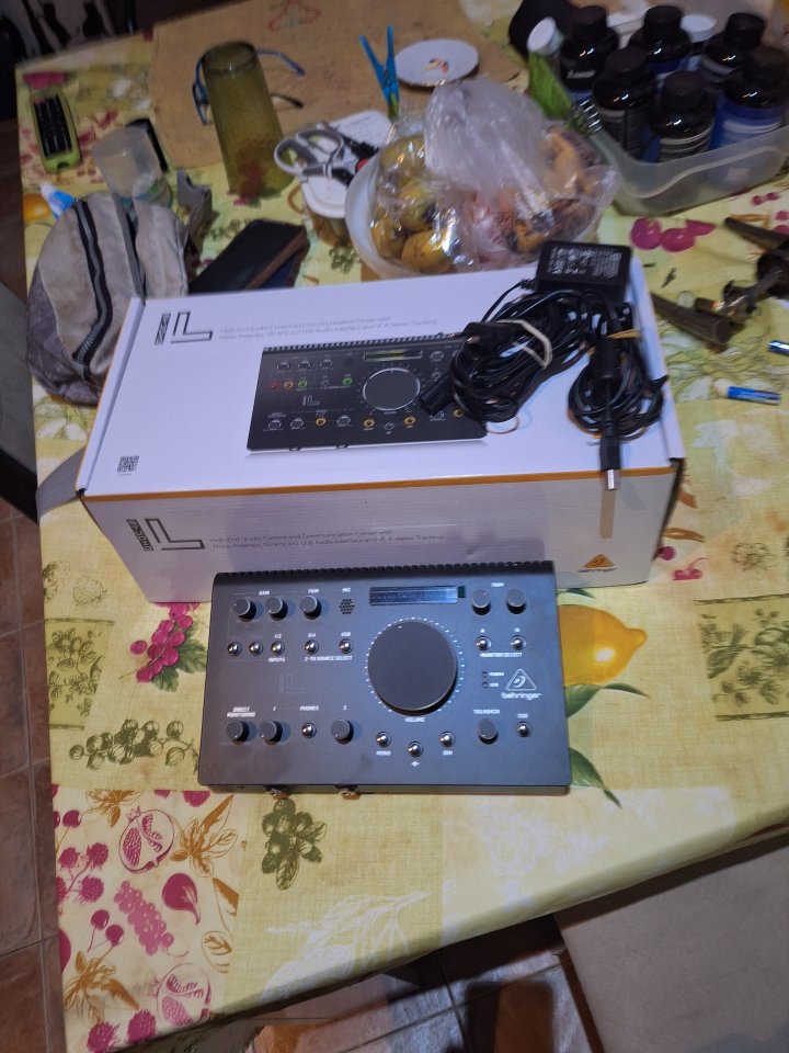 Behringer Studio L (Controlador de Monitores/Interfaz de Audio USB).