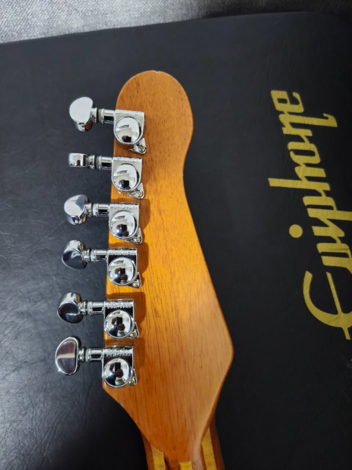 Firebird de luthier con pastillas ballestone